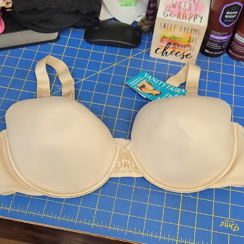 Vanity Fair Women's Beige Bra 4 Way Stretch Fabric Back 40D NWT